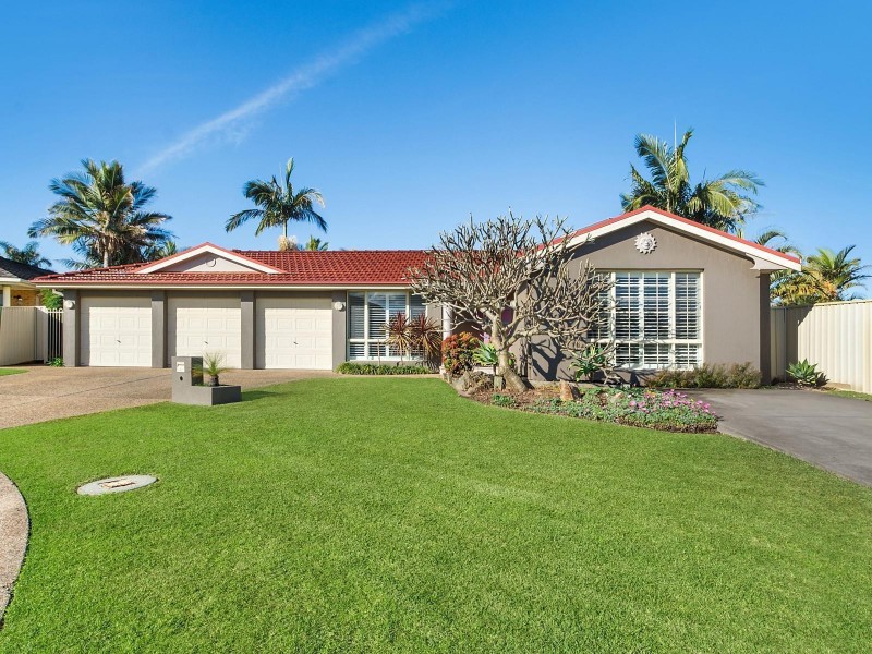 6 Caves Court, Caves Beach NSW 2281