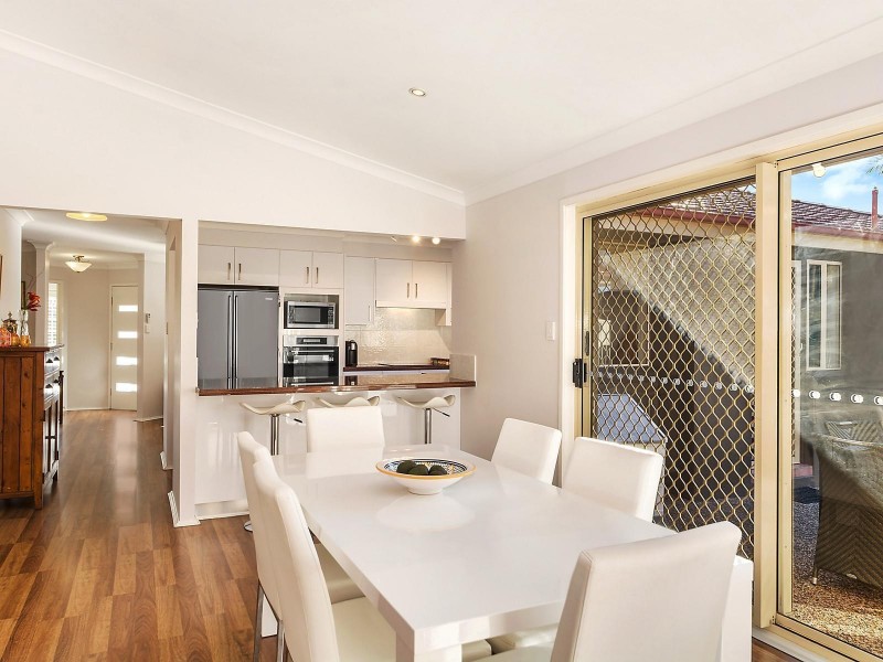 6 Caves Court, Caves Beach NSW 2281