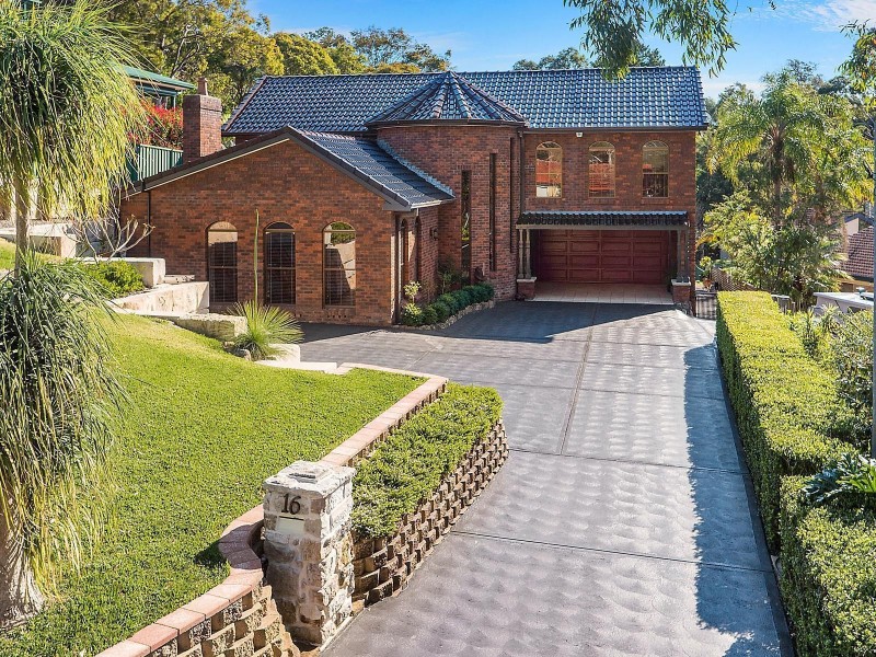 16 Charlton Street, Eleebana NSW 2282