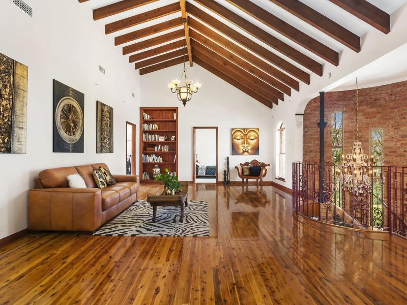 16 Charlton Street, Eleebana NSW 2282