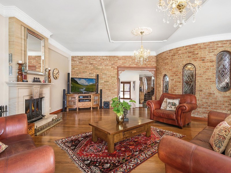 16 Charlton Street, Eleebana NSW 2282