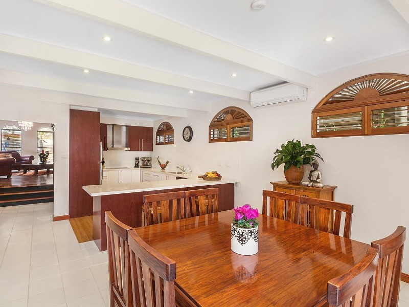 16 Charlton Street, Eleebana NSW 2282