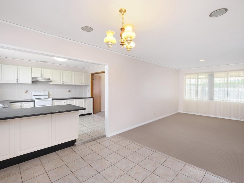11 Cobbin Parade, Belmont NSW 2280