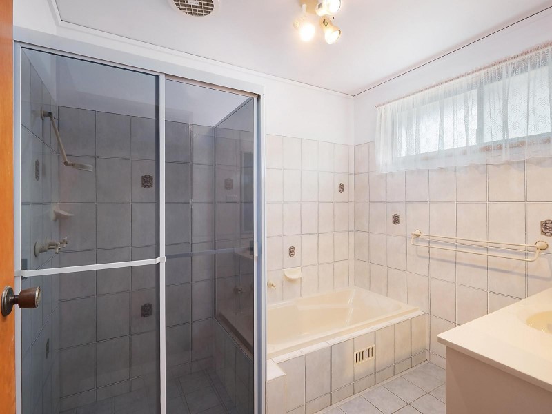 11 Cobbin Parade, Belmont NSW 2280