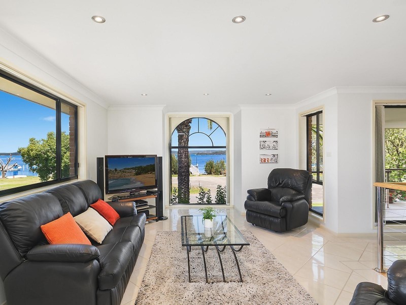 16 The Esplanade, Swansea NSW 2281