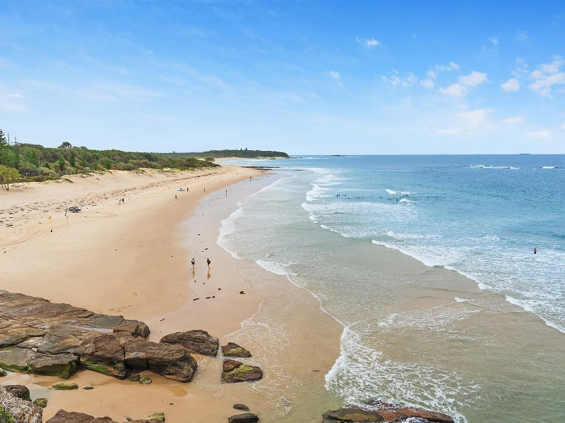 6 Barellan Street, Caves Beach NSW 2281