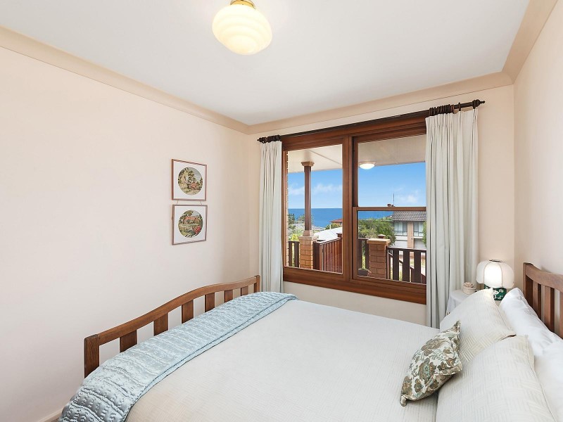 6 Barellan Street, Caves Beach NSW 2281