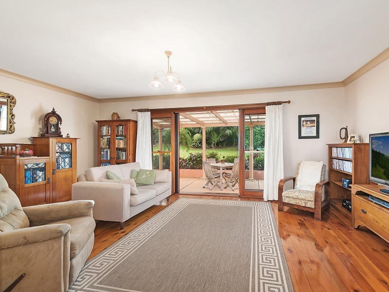 6 Barellan Street, Caves Beach NSW 2281