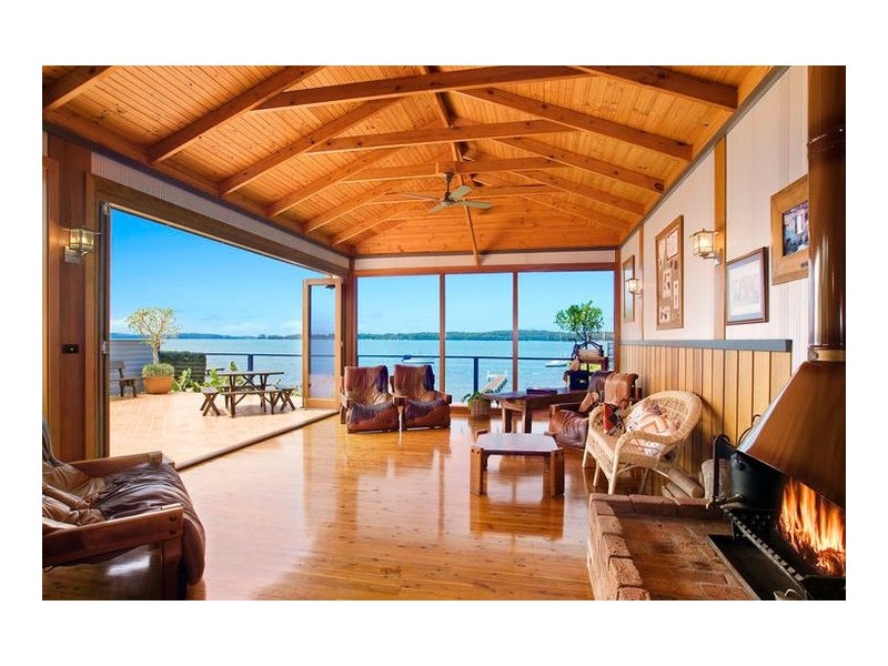 11 Grand Parade, Bonnells Bay NSW 2264