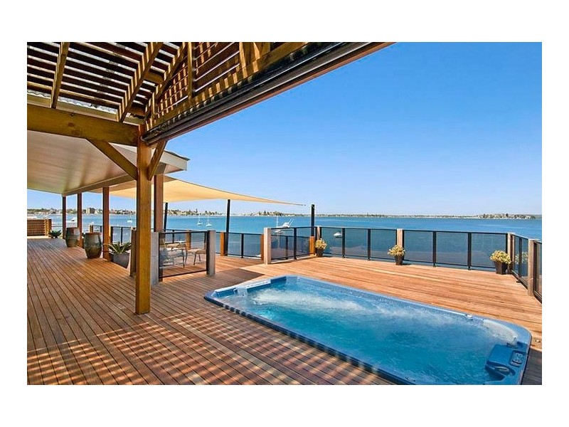 156 Ross Street, Belmont NSW 2280