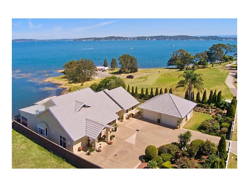 156 Ross Street, Belmont NSW 2280