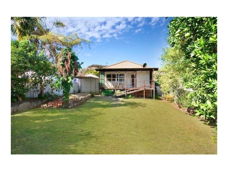 100 Berkeley Street, Speers Point NSW 2284
