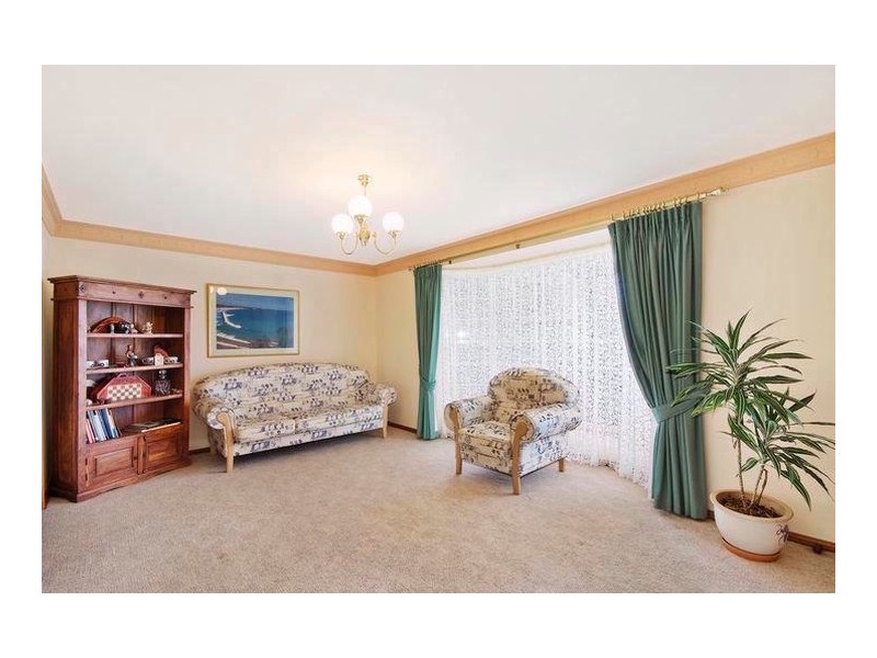 5 Caves Court, Caves Beach NSW 2281