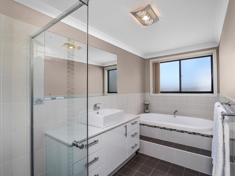 7 Ceylon Close, Cameron Park NSW 2285