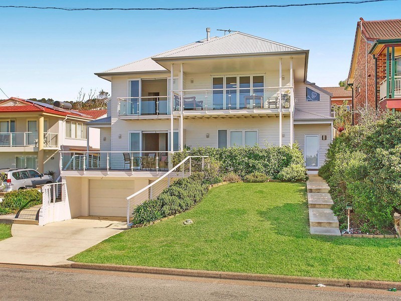 152B Caves Beach Road, Caves Beach NSW 2281