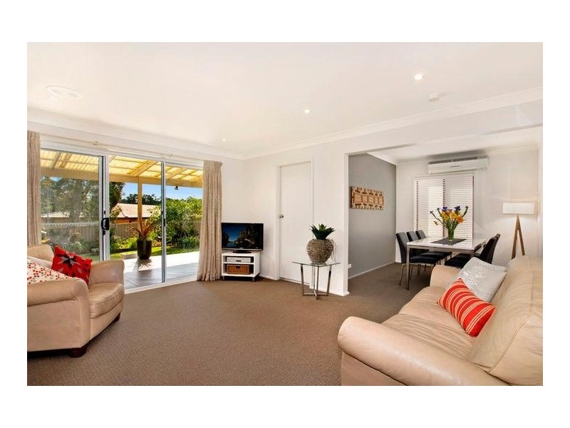 22 Ian Street, Eleebana NSW 2282