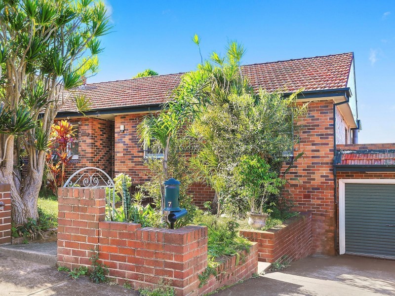 7 Bayview Crescent, Henley NSW 2111