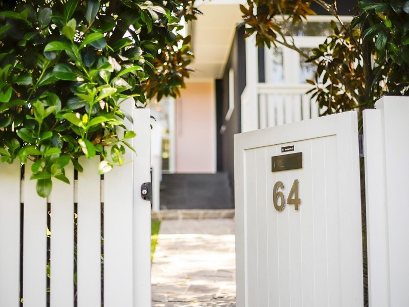 64 Dolphin Crescent, Avalon Beach NSW 2107