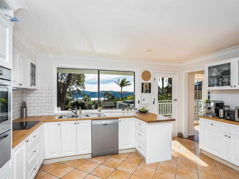 11 Loblay Crescent, Bilgola Plateau NSW 2107