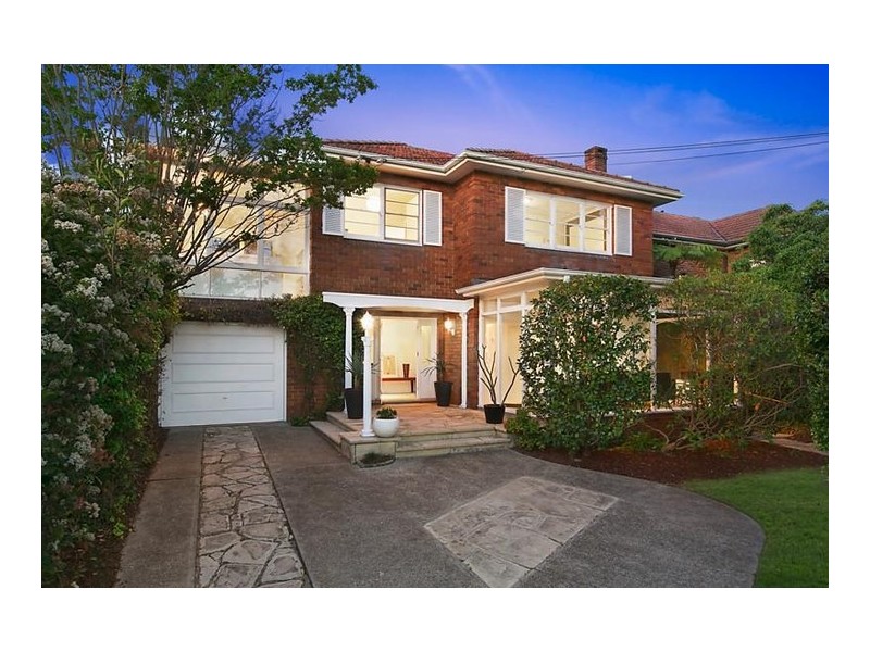 27 Sugarloaf Crescent, Castlecrag NSW 2068