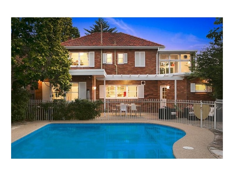 27 Sugarloaf Crescent, Castlecrag NSW 2068
