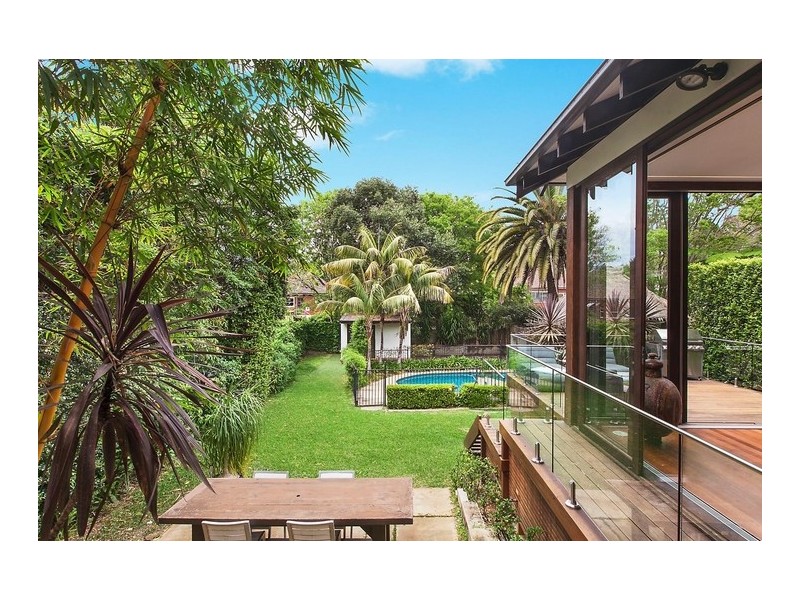 6 Sugarloaf Crescent, Castlecrag NSW 2068