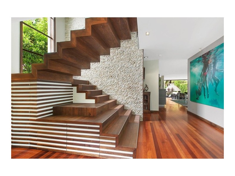 6 Sugarloaf Crescent, Castlecrag NSW 2068