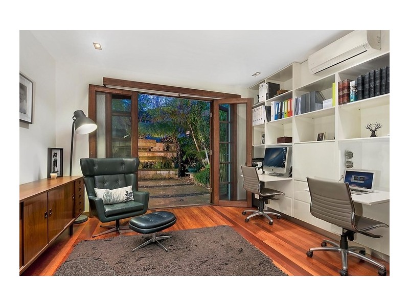 6 Sugarloaf Crescent, Castlecrag NSW 2068