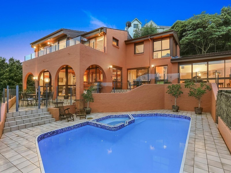 15 Cheyne Walk, Castlecrag NSW 2068