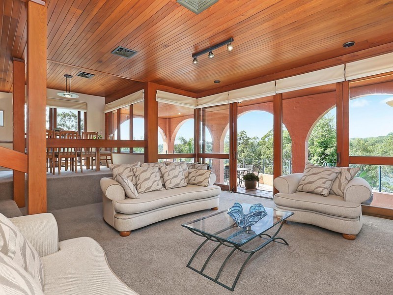 15 Cheyne Walk, Castlecrag NSW 2068