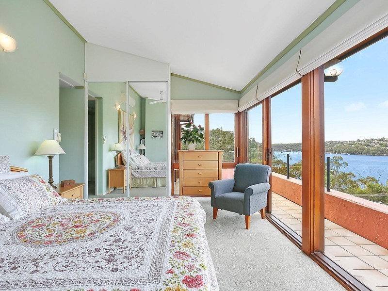 15 Cheyne Walk, Castlecrag NSW 2068