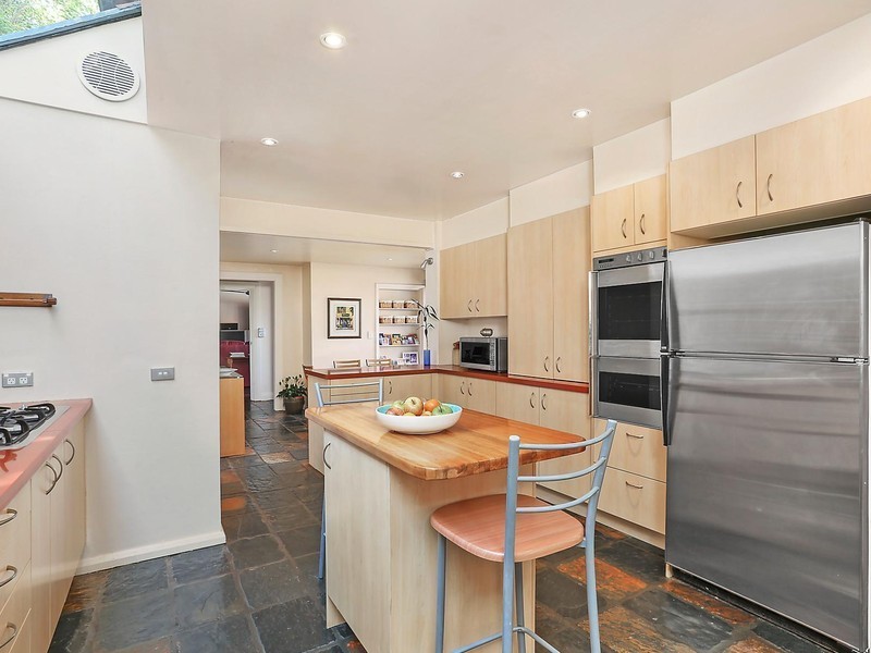 15 Cheyne Walk, Castlecrag NSW 2068