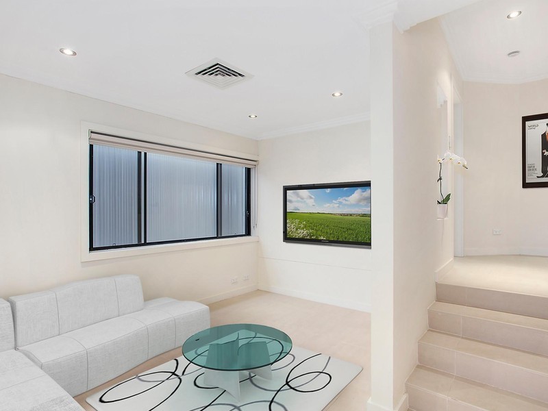 22A Covelee Circuit, Middle Cove NSW 2068