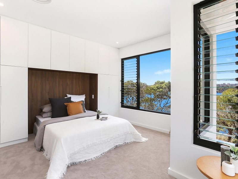 13 Cheyne Walk, Castlecrag NSW 2068