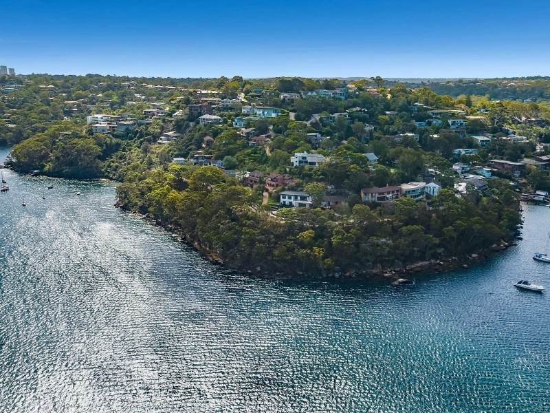 13 Cheyne Walk, Castlecrag NSW 2068