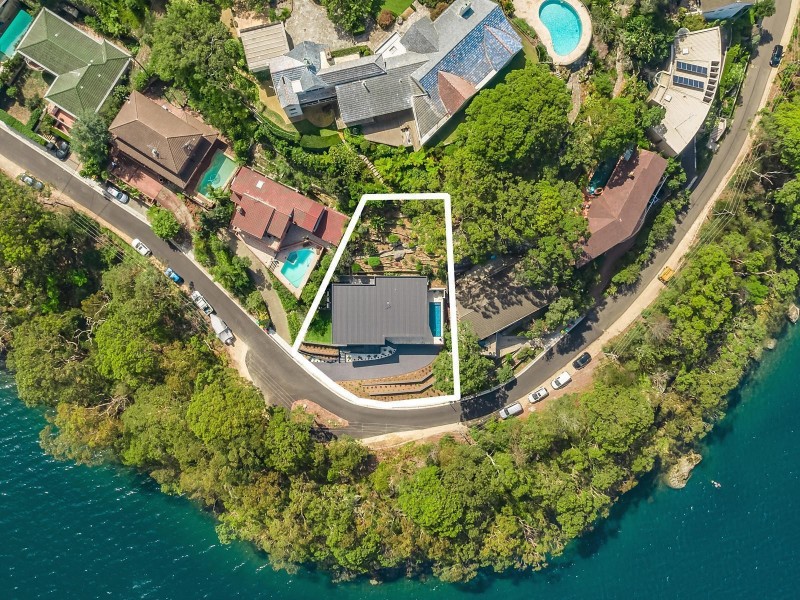 13 Cheyne Walk, Castlecrag NSW 2068