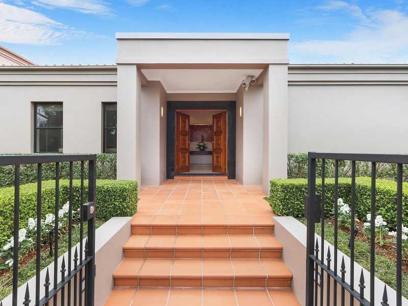 10 Neerim Road, Castle Cove NSW 2069