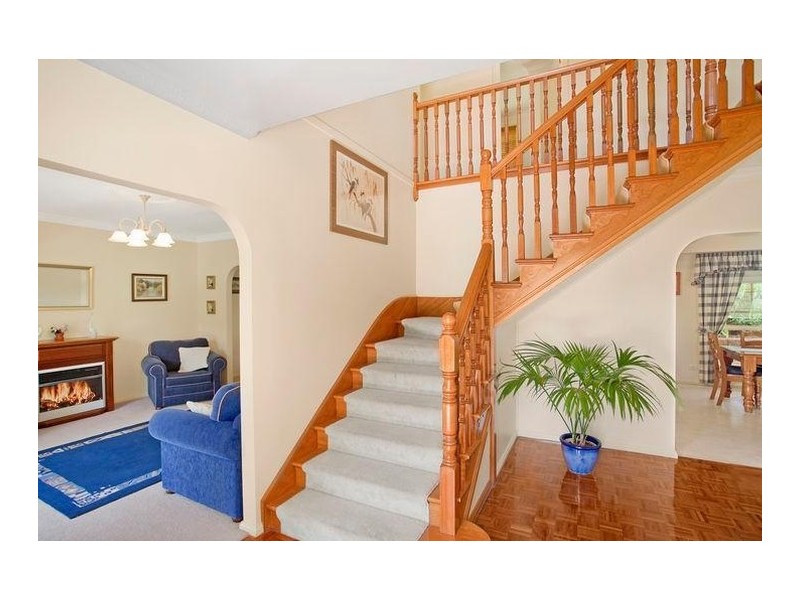 1 Oxley Place, Point Clare NSW 2250