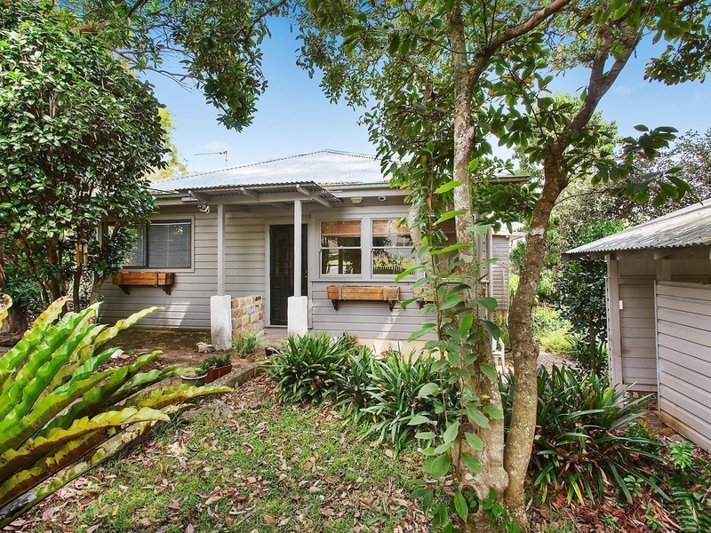 1 Kinarra Avenue, Wyoming NSW 2250