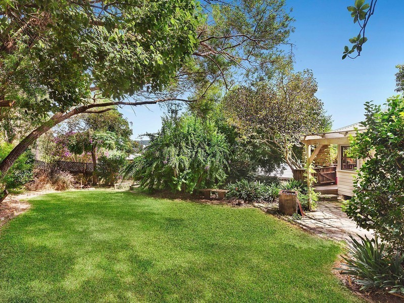 1 Kinarra Avenue, Wyoming NSW 2250