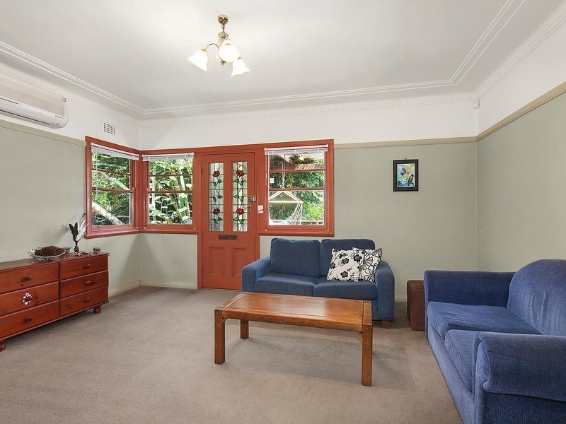 1 Kinarra Avenue, Wyoming NSW 2250