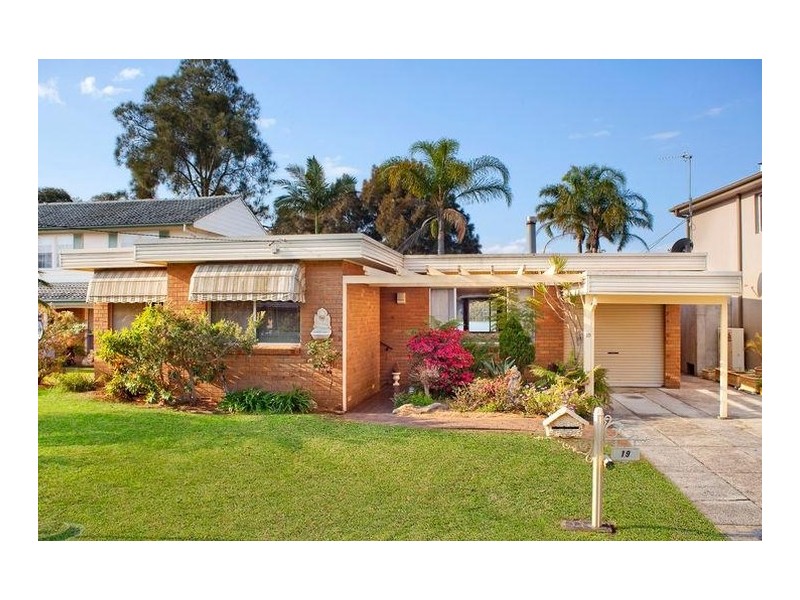 19 Bayside Drive, Green Point NSW 2251
