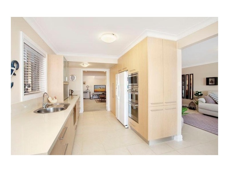 45 Kurrawa Avenue, Point Clare NSW 2250
