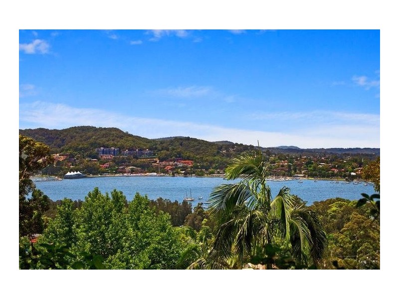 15 Fiona Street, Point Clare NSW 2250