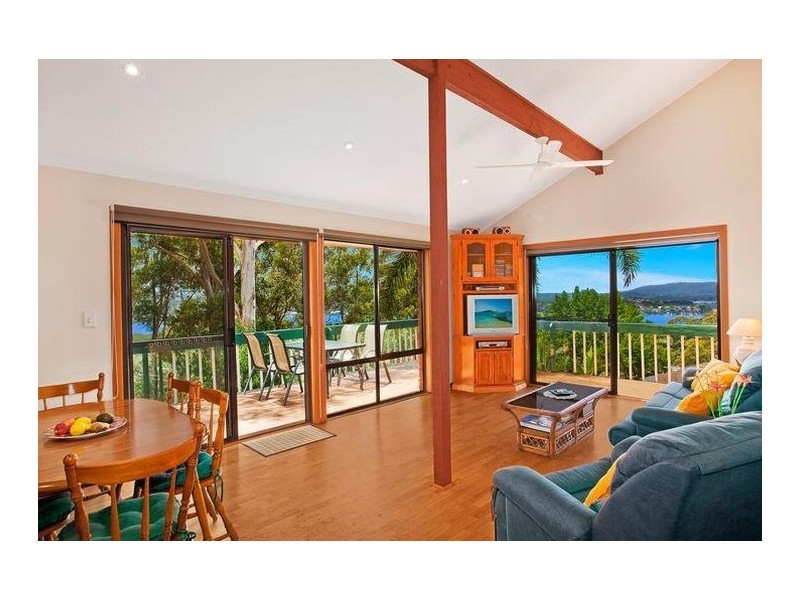 15 Fiona Street, Point Clare NSW 2250