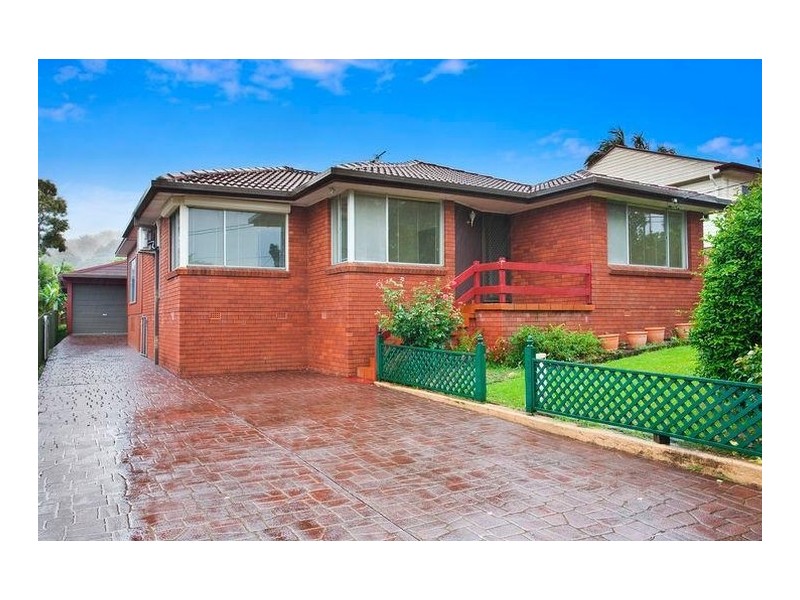 11 Maitland Road, Springfield NSW 2250