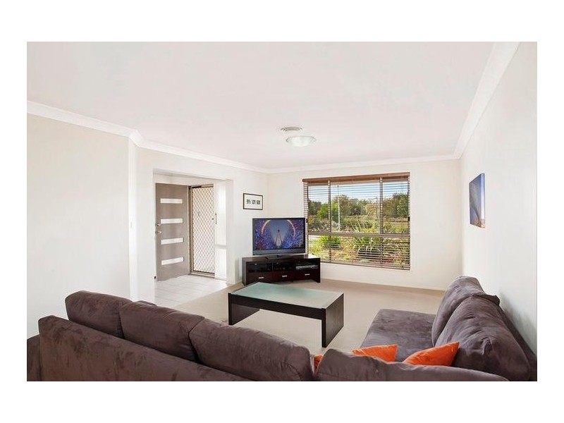 8 Waterside Drive, Woongarrah NSW 2259