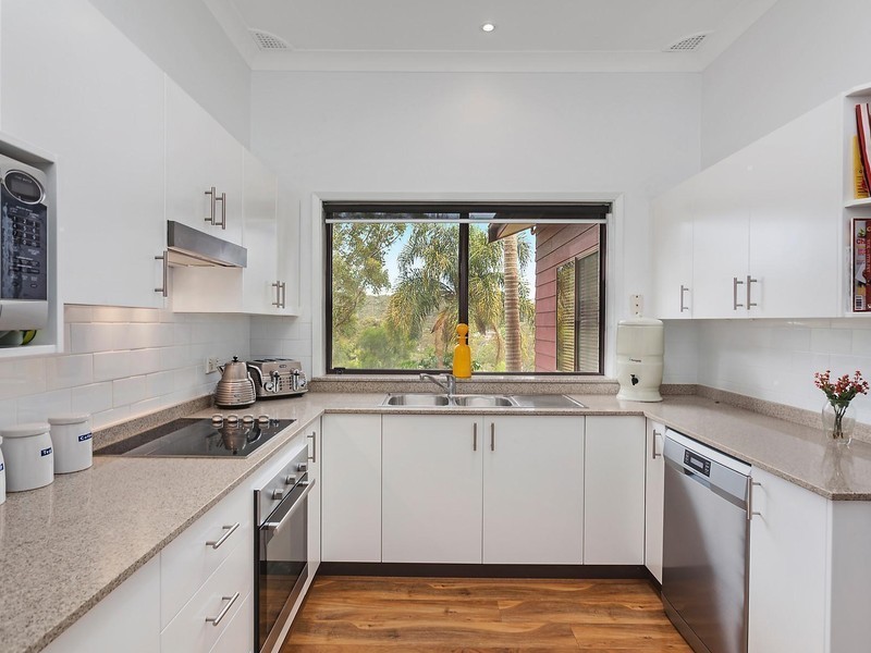 5 Christopher Close, Wyoming NSW 2250