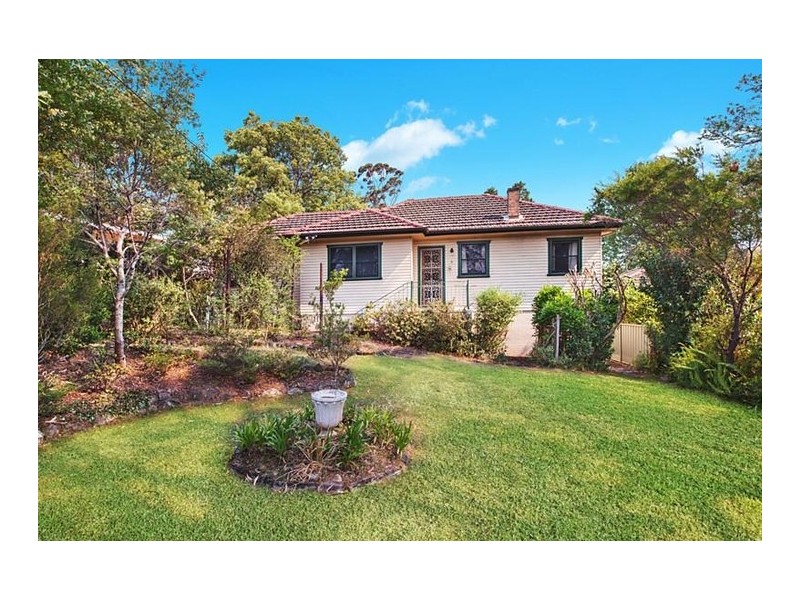 8 Kinarra Avenue, Wyoming NSW 2250