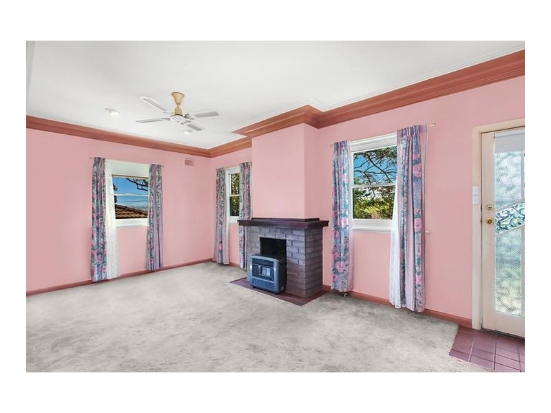 8 Kinarra Avenue, Wyoming NSW 2250